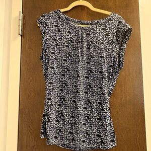 Tahari black, White & blue print cap sleeve Women's shirt Size Medium